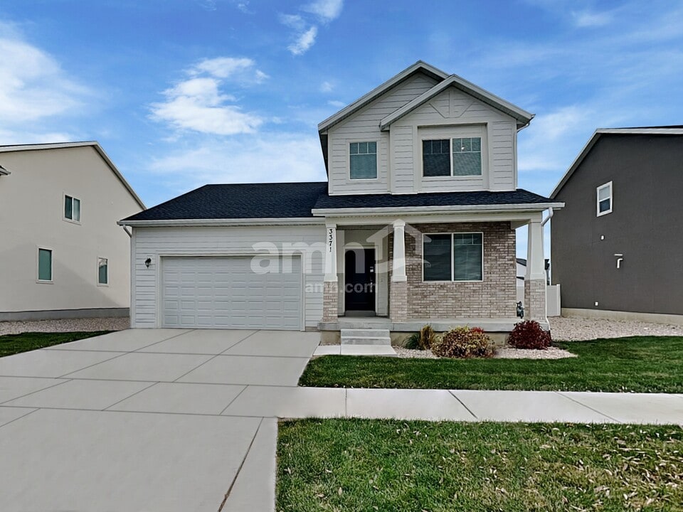 3371 S 2580 W in Syracuse, UT - Building Photo