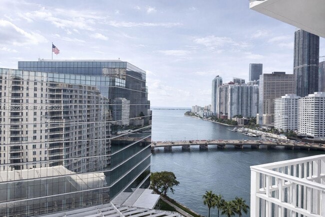 701 Brickell Key Dr in Miami, FL - Building Photo - Building Photo