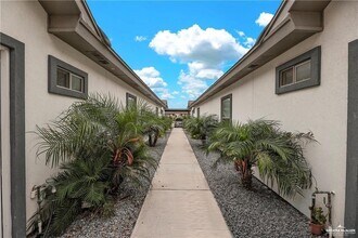 7 Larkspur Ave in Edinburg, TX - Building Photo - Building Photo