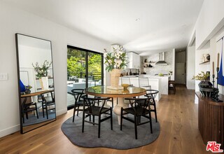 3375 Coldwater Canyon Ave in Los Angeles, CA - Building Photo - Building Photo