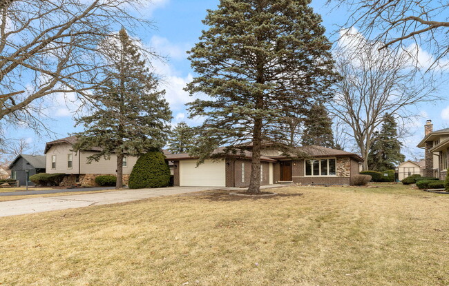 property at 8518 Candlelight Dr W