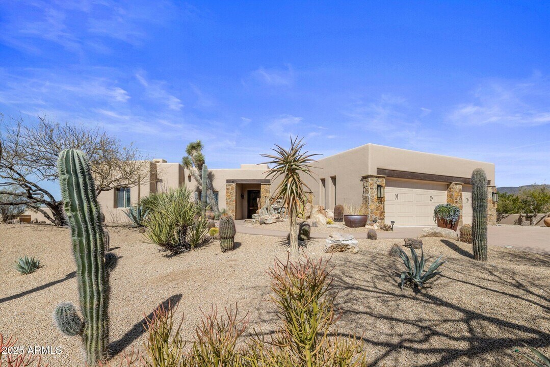 9802 E Hidden Valley Rd in Scottsdale, AZ - Building Photo