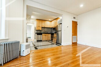 69 Babcock St, Unit 1 in Brookline, MA - Foto de edificio - Building Photo