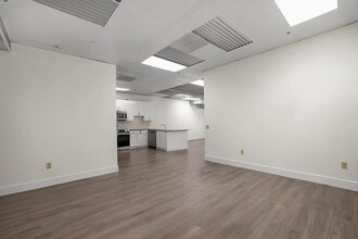 850 W Grand Ave, Unit B in Oakland, CA - Building Photo - Building Photo