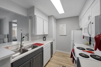 Arlo Apartments in Albuquerque, NM - Building Photo - Building Photo