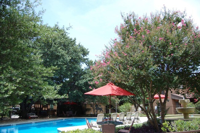 Wilshire Woods in San Antonio, TX - Building Photo - Building Photo