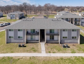 Sunset Village Apartments in Cleveland, MS - Building Photo