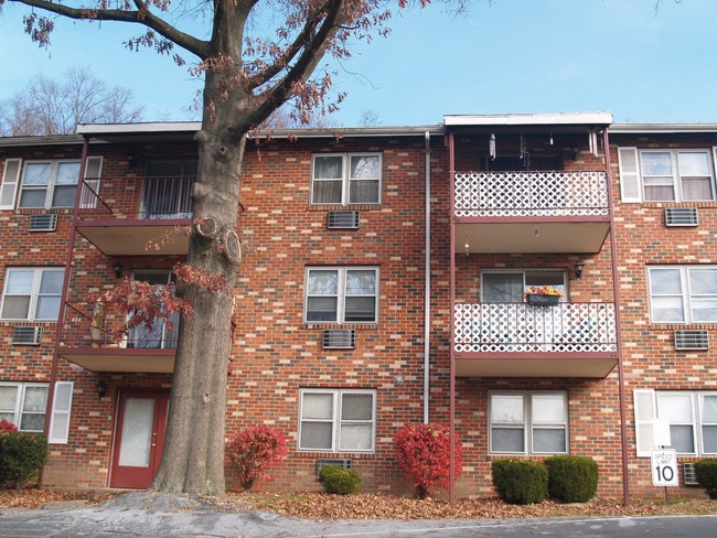 Edgemont Terrace Apartments in Reading, PA - Building Photo - Building Photo