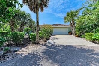 8320 Manasota Key Rd in Englewood, FL - Foto de edificio - Building Photo