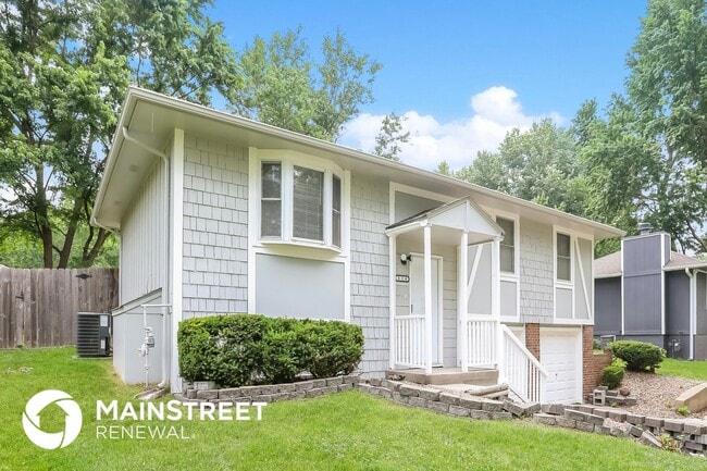 314 SE Crescent St in Lee's Summit, MO - Building Photo - Building Photo