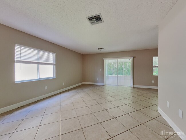 27209 La Jolla Way in Wesley Chapel, FL - Building Photo - Building Photo