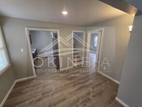 1735 Kensington Dr in Dayton, OH - Building Photo - Building Photo