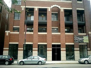 2859-2905 N Halsted St in Chicago, IL - Foto de edificio - Building Photo