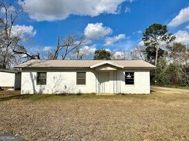 526 Ware St in Blackshear, GA - Building Photo
