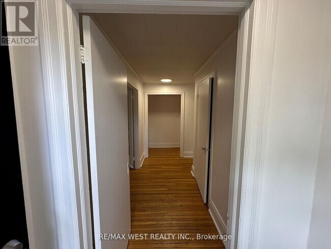 8186 Islington Ave in Vaughan, ON - Building Photo - Building Photo