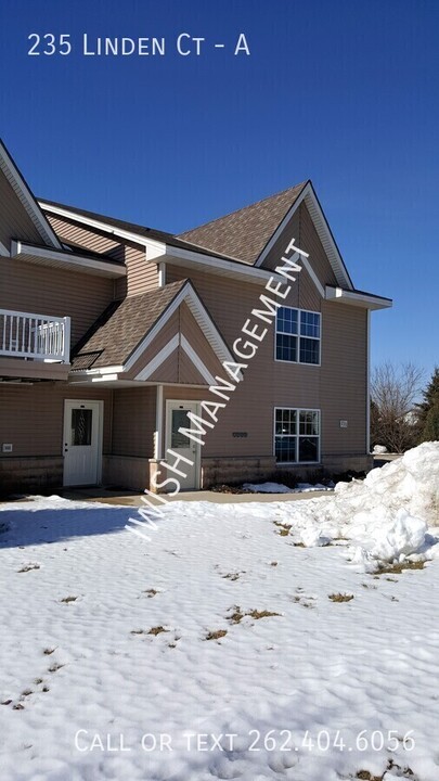 235 Linden Ct in Lomira, WI - Foto de edificio