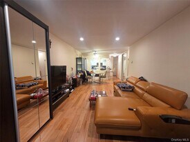 206-14 Emily Rd in Queens, NY - Building Photo