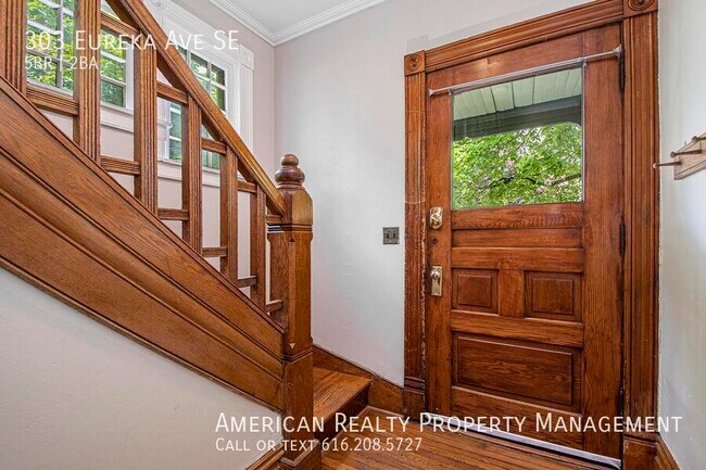 303 Eureka Ave SE in Grand Rapids, MI - Building Photo - Building Photo