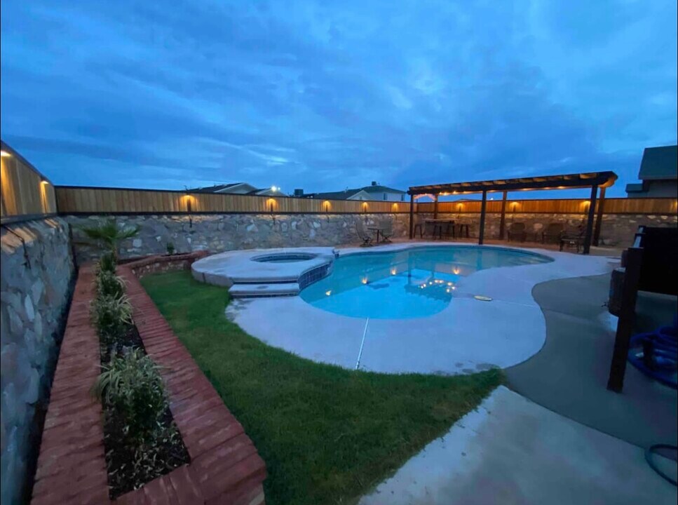 14264 Hacienda Rock Dr in El Paso, TX - Building Photo