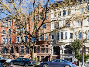 127 W 77th St in New York, NY - Foto de edificio - Primary Photo