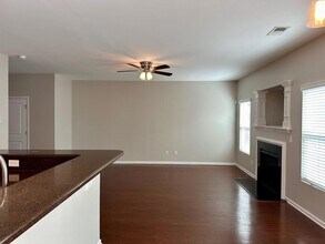 450 Delmont Dr in Goose Creek, SC - Foto de edificio - Building Photo