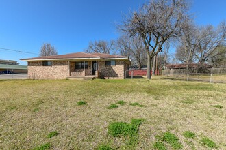 1806 Culver St in Commerce, TX - Building Photo - Building Photo