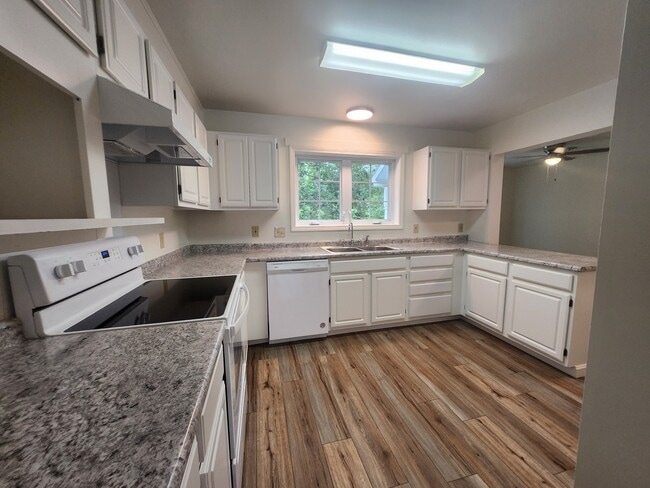 12 Starflower Ln, Unit 12