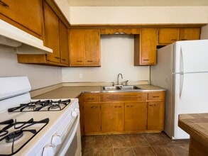 2004 S Hemlock Rd in Muncie, IN - Building Photo - Building Photo