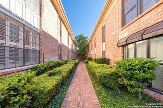 7815 Broadway in San Antonio, TX - Building Photo - Building Photo