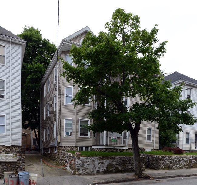 238 Davis St in New Bedford, MA - Foto de edificio - Building Photo