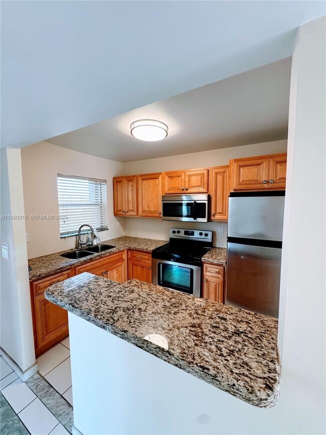 8595 Sunrise Lakes Blvd in Sunrise, FL - Building Photo - Building Photo