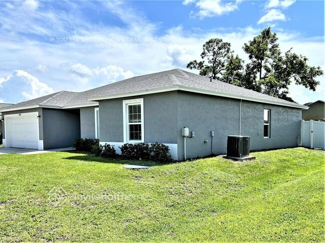 926 SW Idol Ave in Port St. Lucie, FL - Building Photo - Building Photo
