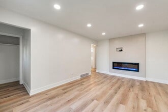 5146 Michigan Ave in Schiller Park, IL - Building Photo - Building Photo