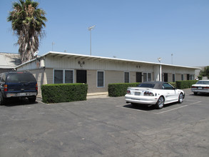 14623 Blythe St 4 in Van Nuys, CA - Building Photo - Building Photo