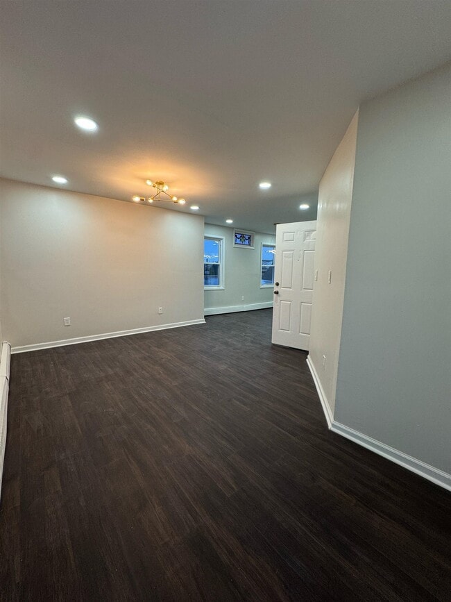 123 Avenue C in Bayonne, NJ - Building Photo - Building Photo