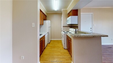 904 University Oaks Blvd, Unit 1 in College Station, TX - Foto de edificio - Building Photo