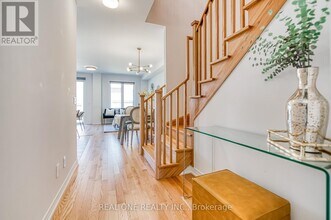 6 Brofarm Ln in Whitchurch-Stouffville, ON - Building Photo - Building Photo