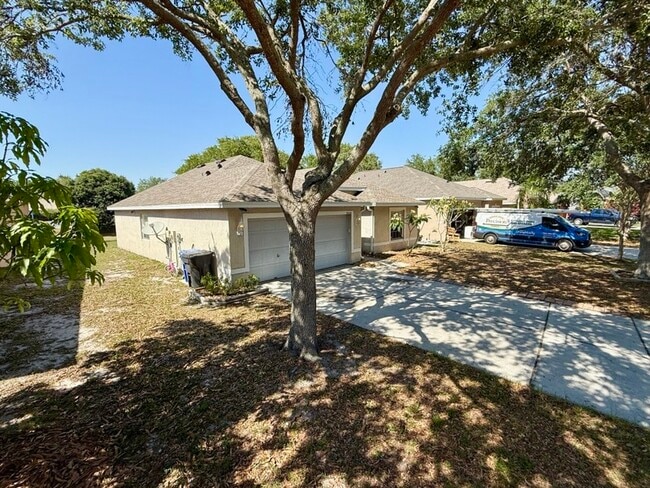 9620 Cypress Harbor Dr in Gibsonton, FL - Building Photo - Building Photo