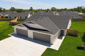 5044-5044 S Sycamore St in Wichita, KS - Building Photo - Building Photo