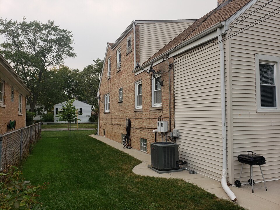 3355 N Ottawa Ave, Unit 2 in Chicago, IL - Building Photo