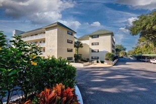 101 N Grandview St in Mount Dora, FL - Building Photo