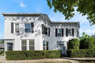 1097 Tower Rd in Winnetka, IL - Building Photo