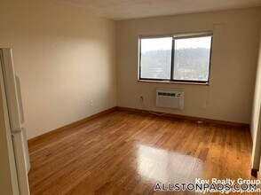1110 Commonwealth Ave in Boston, MA - Building Photo - Building Photo