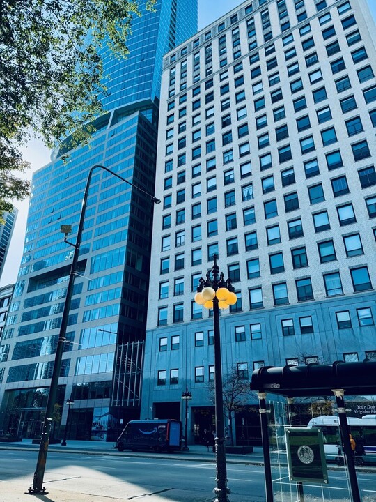 910 S Michigan Ave in Chicago, IL - Building Photo