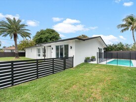 301 88th St in Surfside, FL - Building Photo