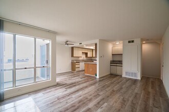 444 Rosecrans Ave in Manhattan Beach, CA - Building Photo - Building Photo