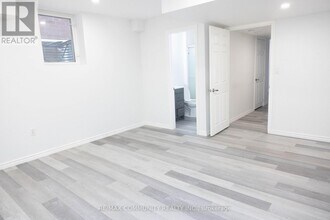 481 Bessborough Dr in Milton, ON - Building Photo - Building Photo