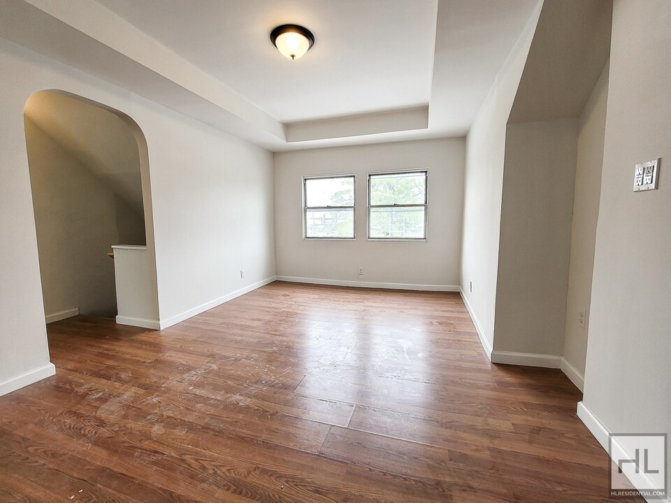 3551 E Tremont Ave-Unit -2 in Bronx, NY - Building Photo
