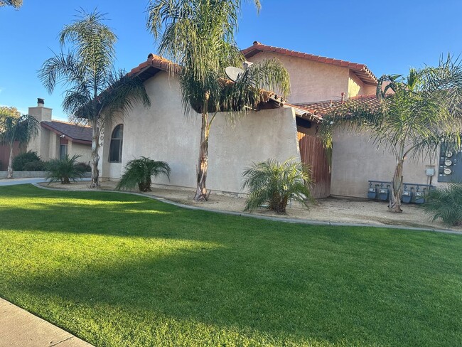 4504 Tierra Verde St in Bakersfield, CA - Building Photo - Building Photo