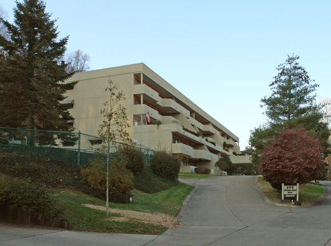 Whitaker Square in Huntington, WV - Building Photo - Building Photo